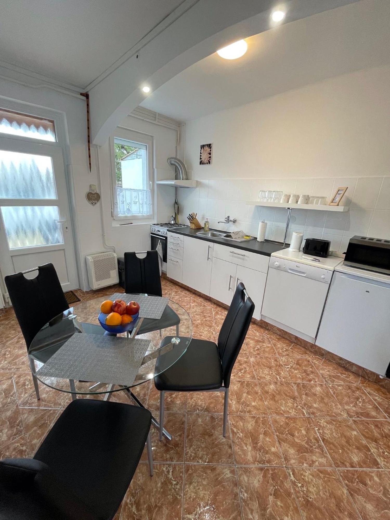 Var-Lak Apartman Balatonfůzfő Buitenkant foto
